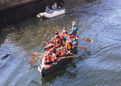 手漕ぎボートで、いつもと違う目黒川へ「目黒川Eボート体験」